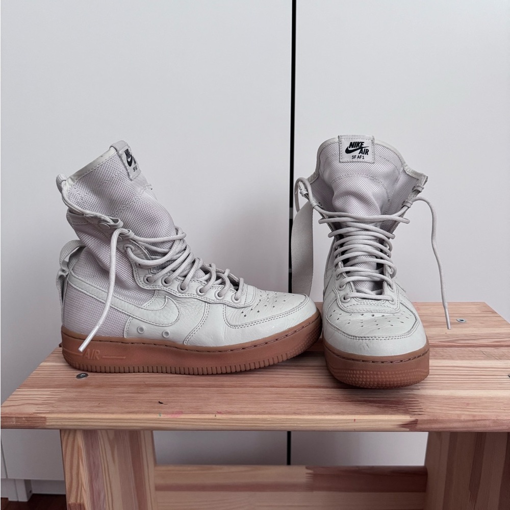 Women Nike SF AF1 High size 6.5. Light Bone- Gum Medium Brown. Missing straps.